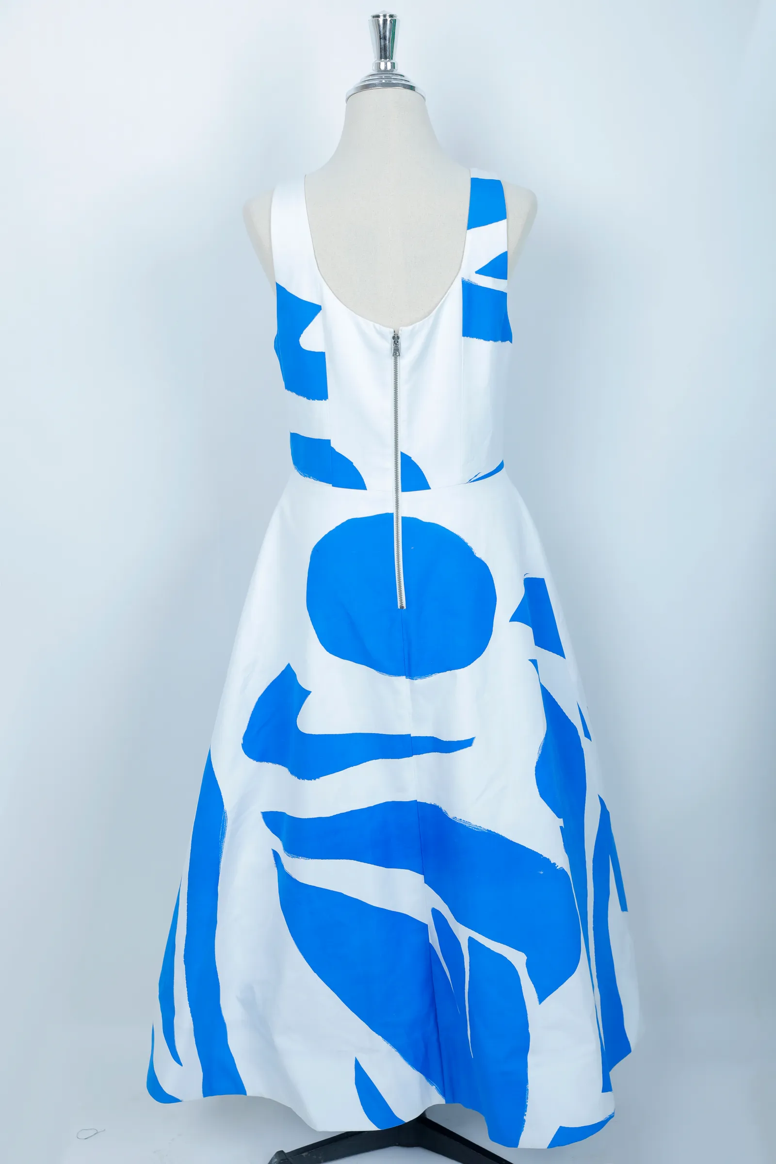 Alice & Olivia Blue & White Abstract Print Midi Dress