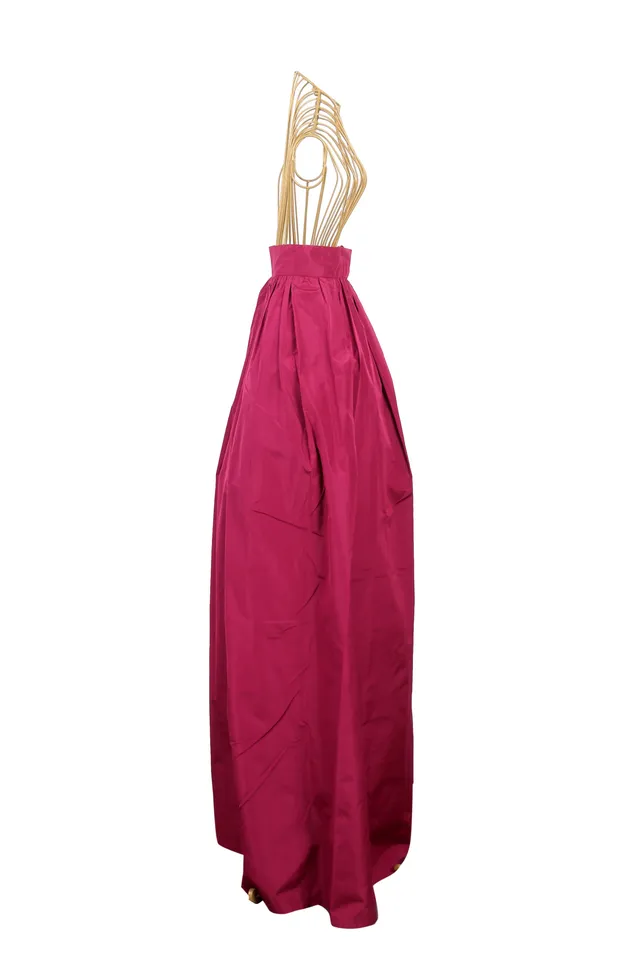 MaxMara pink maxi skirt with a voluminous silhouette and gathered detailing at the waist